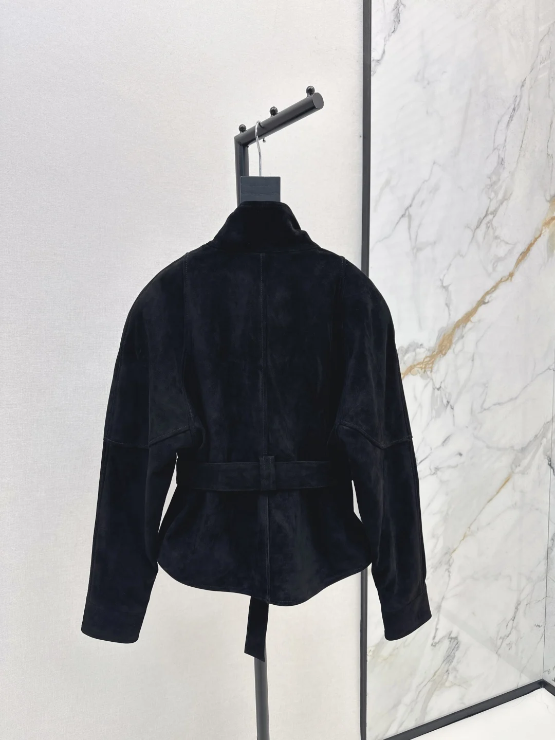 Wildlederjacke – stilvoll, schmal geschnitten, ultraweich, mühelos schick. 2025, Sommerfrauen, neu, heiß