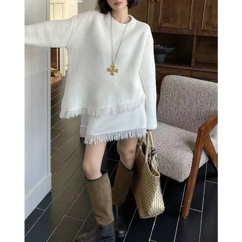 

Женский осенний новый свободный ленивый свитер неправильной формы и короткая юбка, комплект из двух предметов с чувством дизайна и трикотажем с кисточками