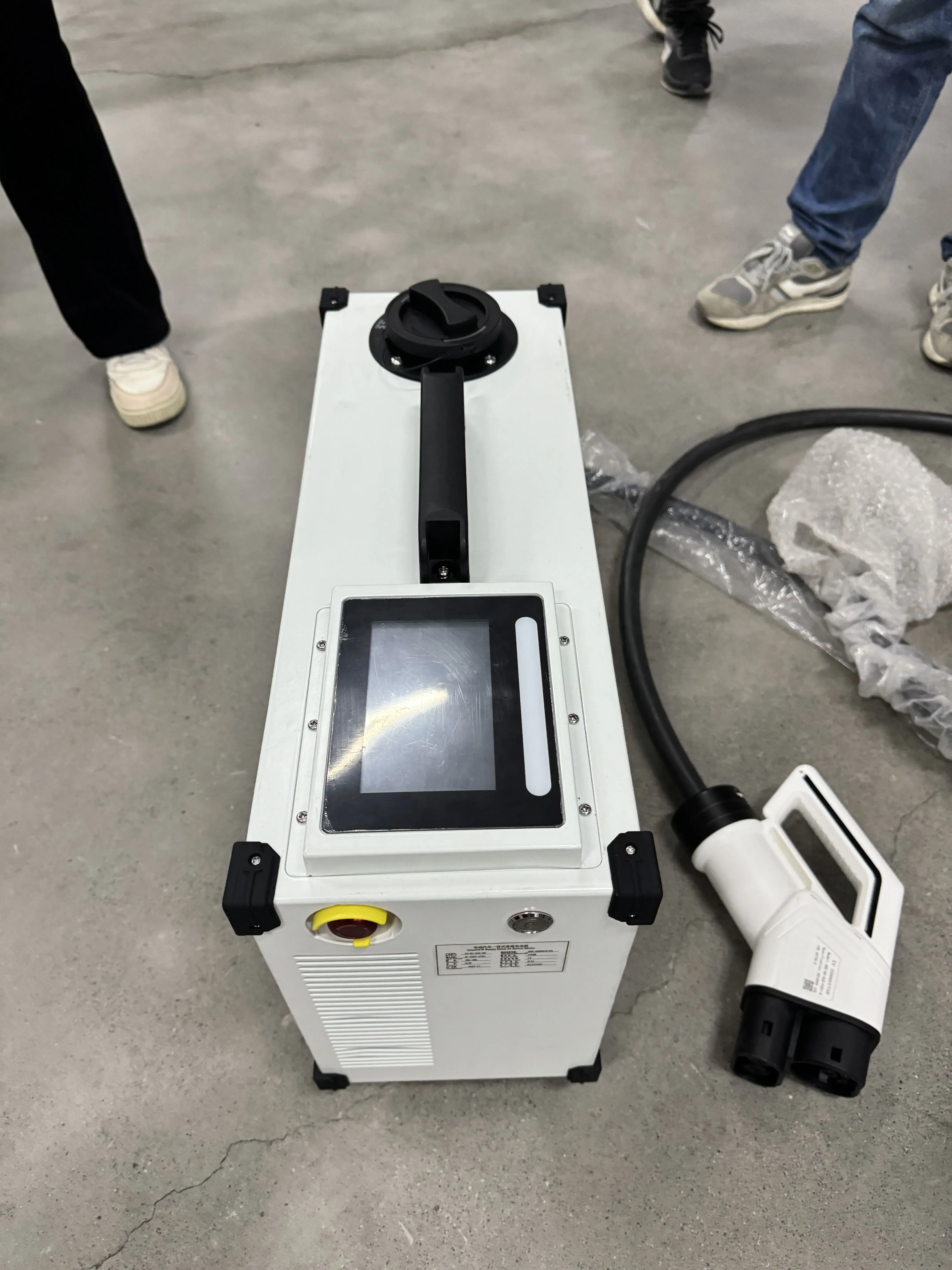 Movable DC ไฟฟ้า Rapid Charger 20kw แบบพกพา Dc Ev Fast สถานีชาร์จ 50A ปรับ Ccs Chademo Gbt Dc Ev Charger