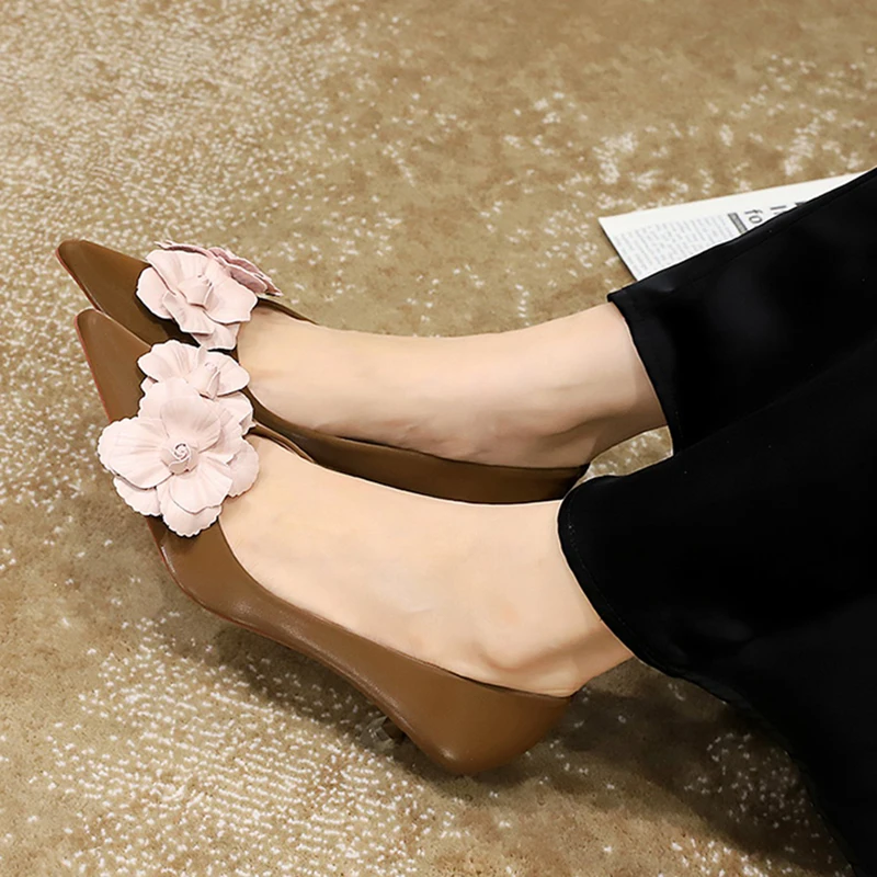 

Women 4cm High Heels Beautiful Flower Design Shoes Female Elegant Low Heels Pointed Toe Pumps Lady Comfortable Slip-On Shoes