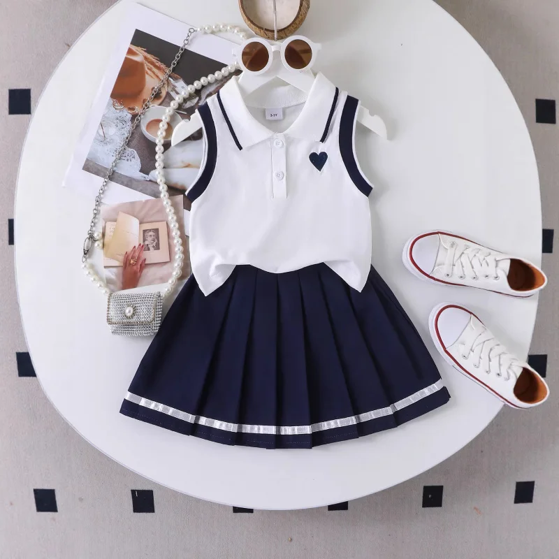 

Summer girls' outfit with heart embroidery in college stylePOLPCollared sleeveless top+Pleated Skirt