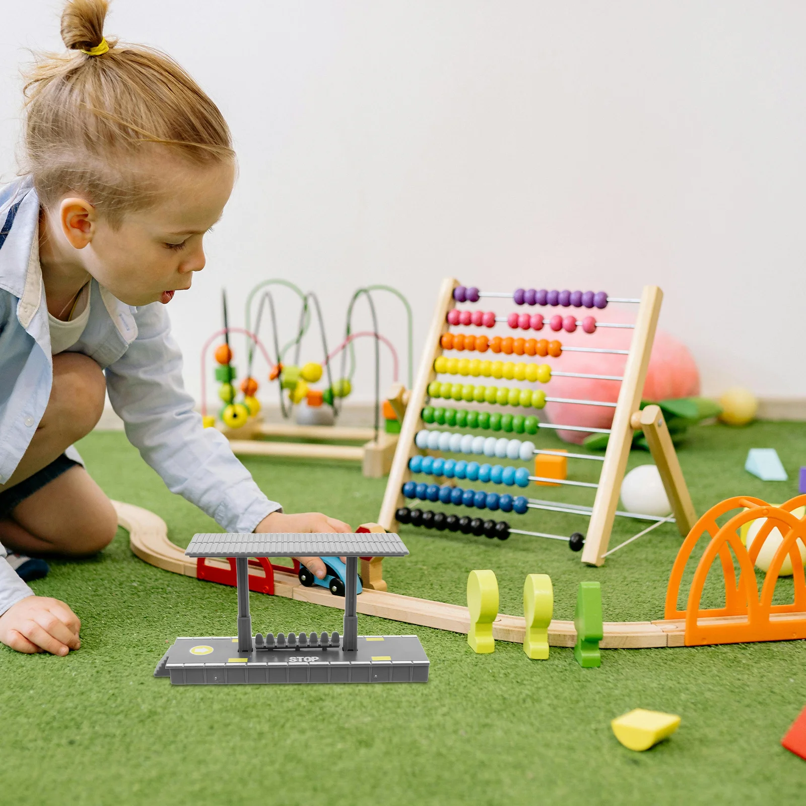 

4Pcs Dollhouse Waiting Shelter Versatile Design Railway Platform for Kids DIY Train Scene Layout Interactive Play Element