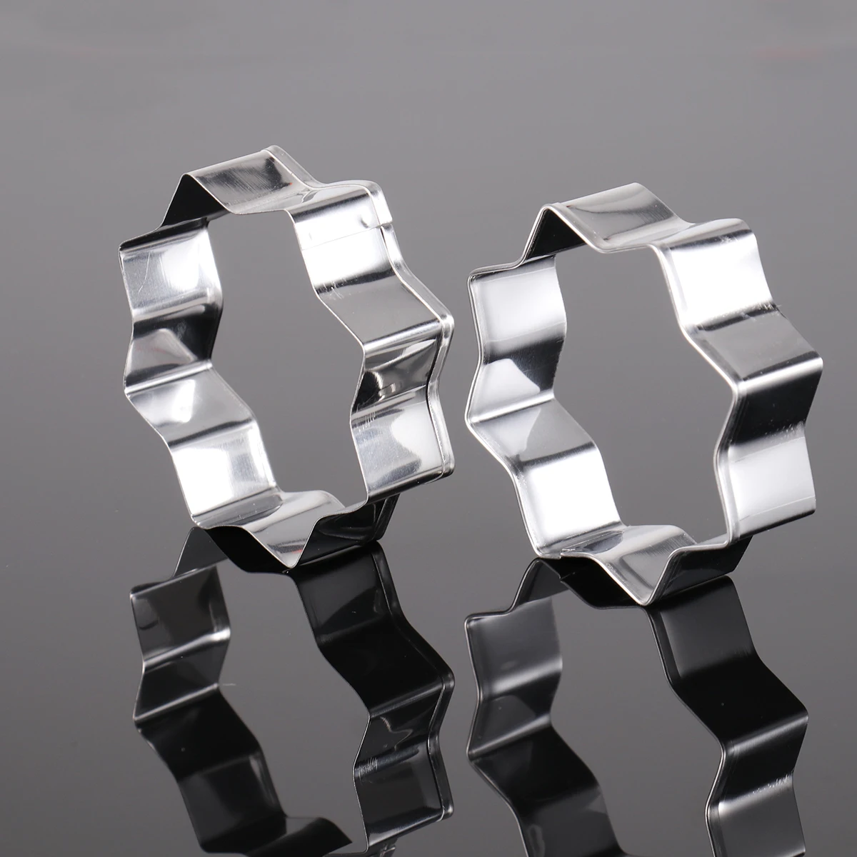 

2 Pcs Cobweb Cookie Mold Biscuit Stencils Stainless Steel Cutter Halloween Cutters Household