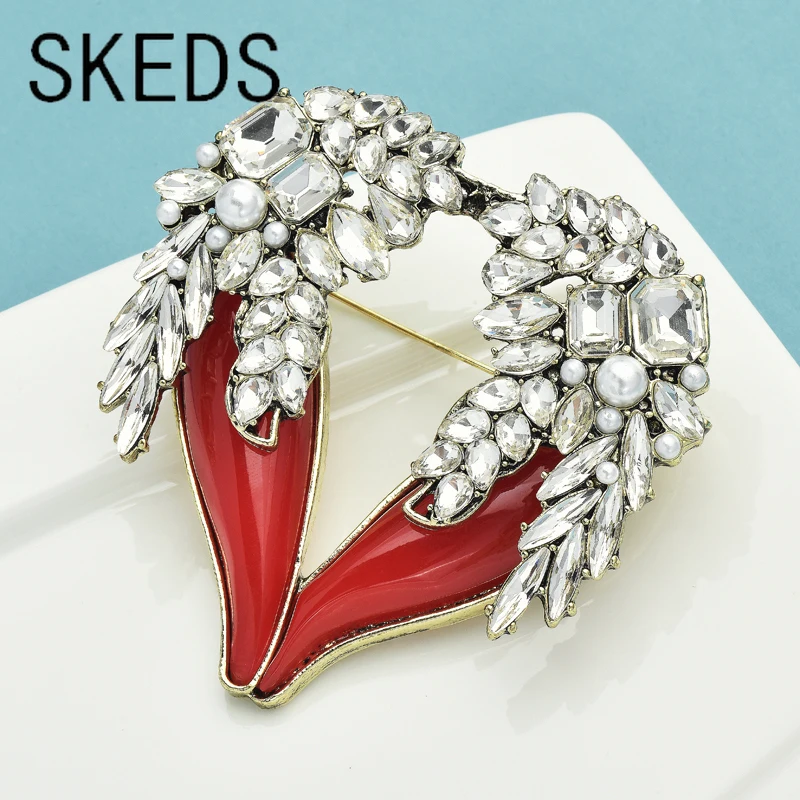 

SKEDS Baroque Vintage Palace Style Women Men Luxury Heart Crystal Brooches Pins Retro Shining Rhinestone Badges Accessories