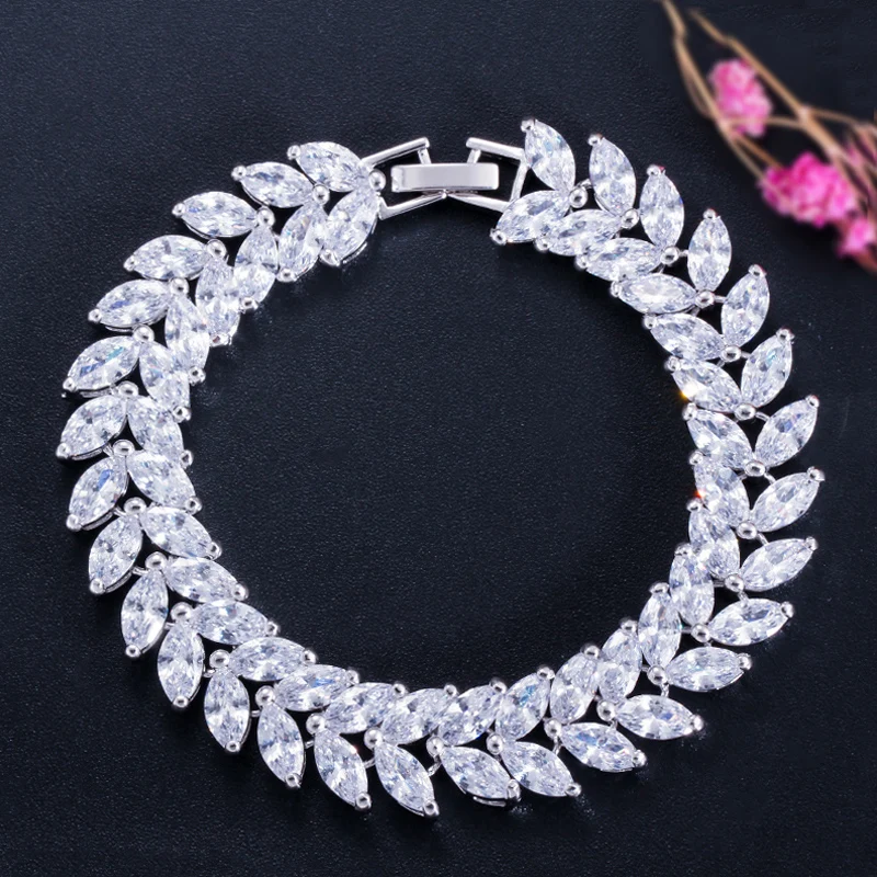 

ThreeGraces Sparkling Cubic Zirconia Leaf Shape Bridal Wedding Party Bracelet for Women Fashion Engagement Costume Jewelry BR209