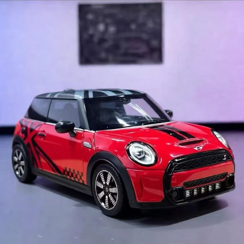 

1: 18 MINI alloy sedan model sliding multi door high detail photography props toys desktop collection ornaments exquisite gifts