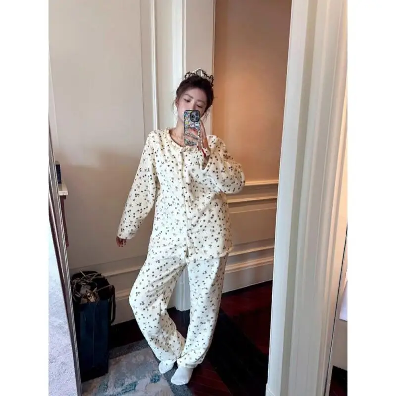 

Женский пижамный комплект, домашняя одежда для девочек, коралловый флис, корейский осенне-зимний наряд, женская носимая домашняя одежда для дома, теплая зима 2025 г.