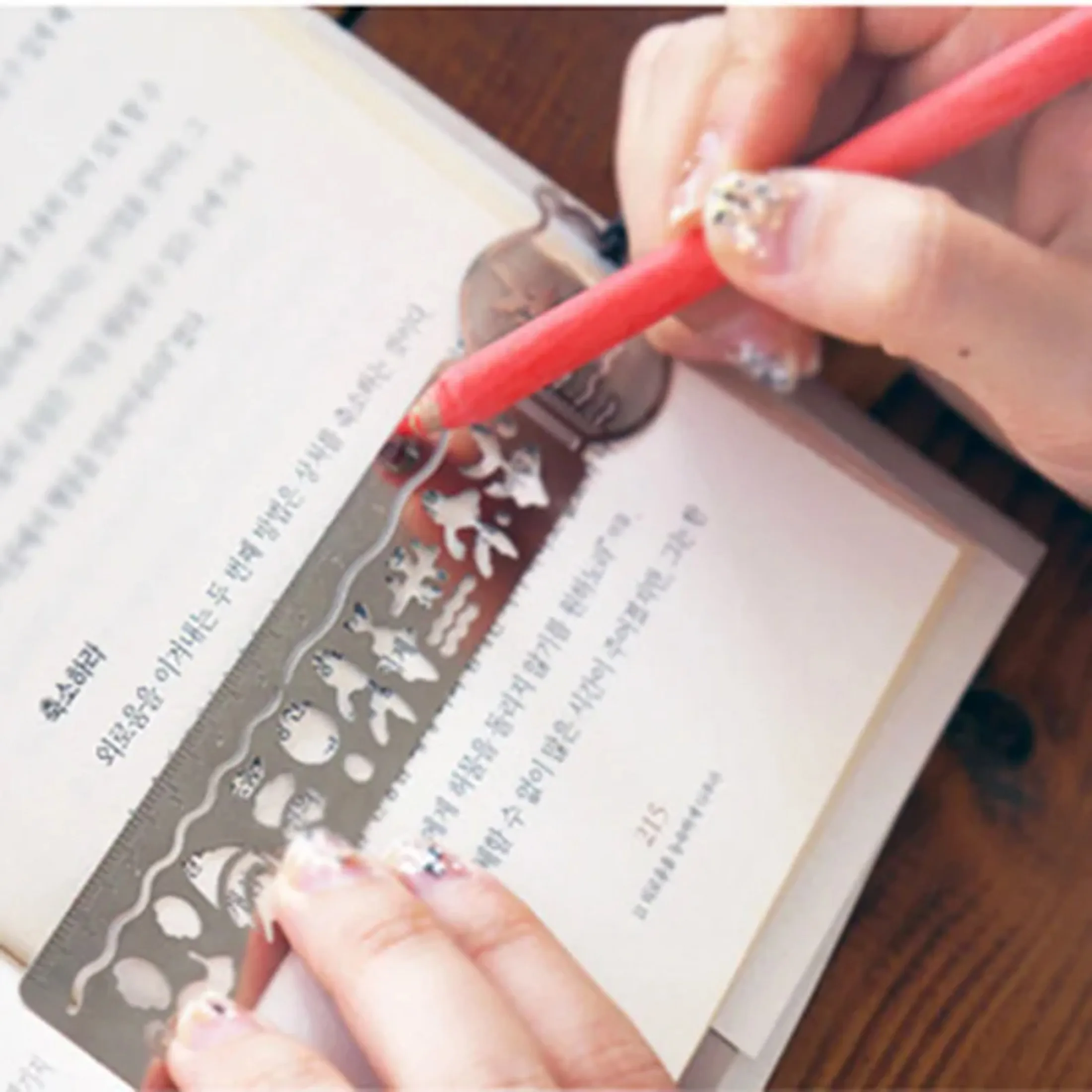 Delicate Cutout Book Mark Ultra-thin Metal Bookmark Tape Ruler Brief Book Marker Fashion Bookmarks for Books Stationery Glifts