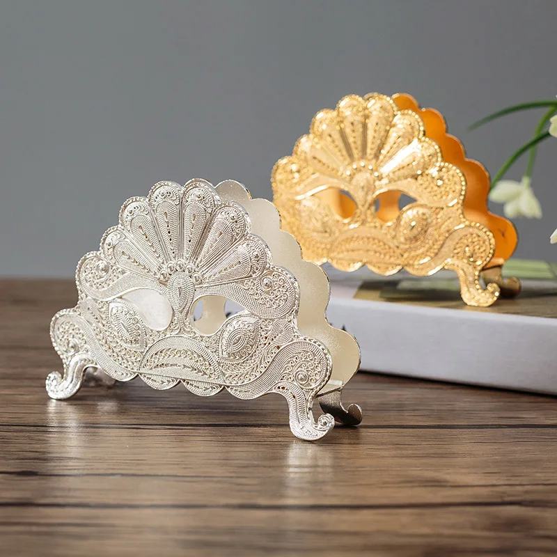 

Fashion Europe Gold Flower Napkin Rings Metal Paper Napkins Holder Flower Tissue Rack For Table Setting Decorating TB02