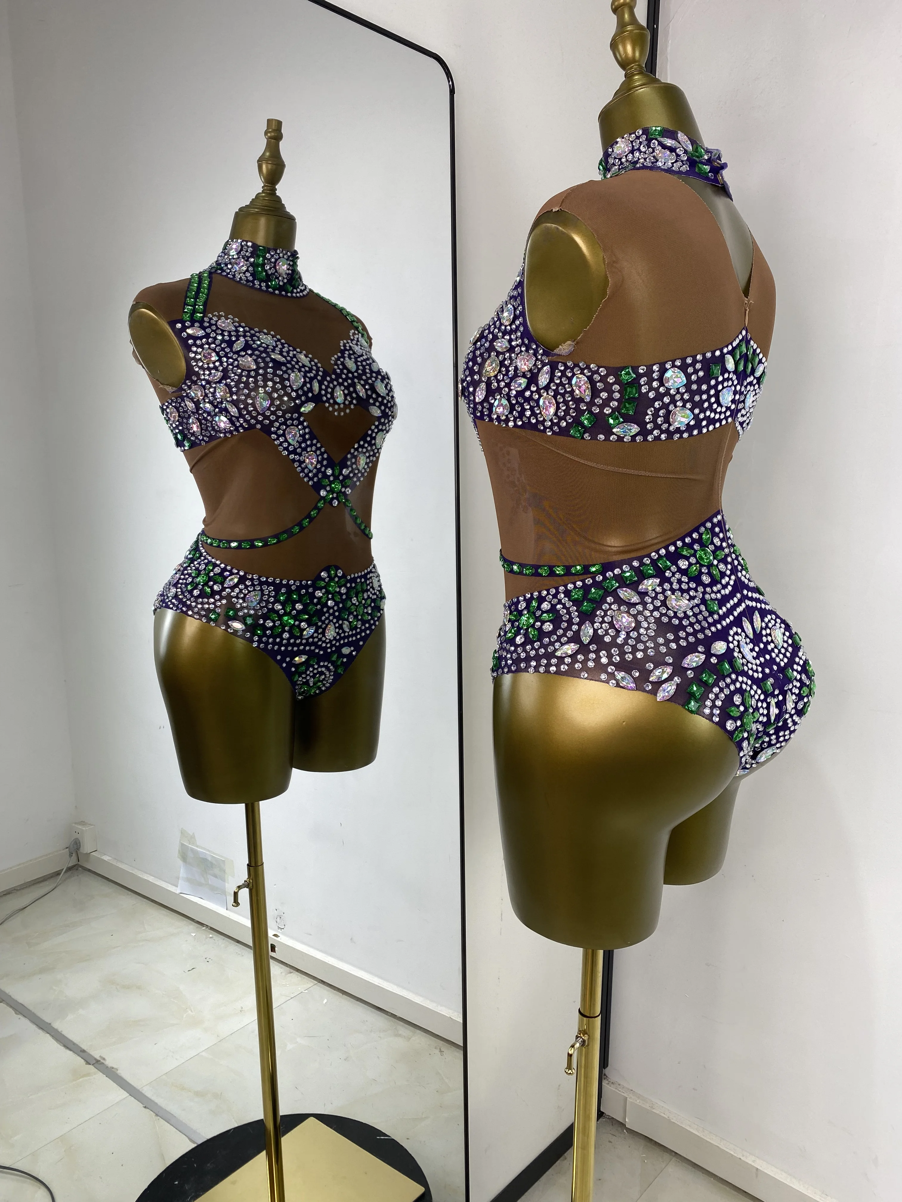 ชุดแสดงบนเวที K-pop สำหรับผู้หญิง ประดับด้วยคริสตัลหลากสีสัน พิมพ์ลายบนผ้าตาข่าย โปร่งใส เซ็กซี่ เหมาะสำหรับงานปาร์ตี้กลางคืน งานแสดงในคลับ หรือไนท์บาร์