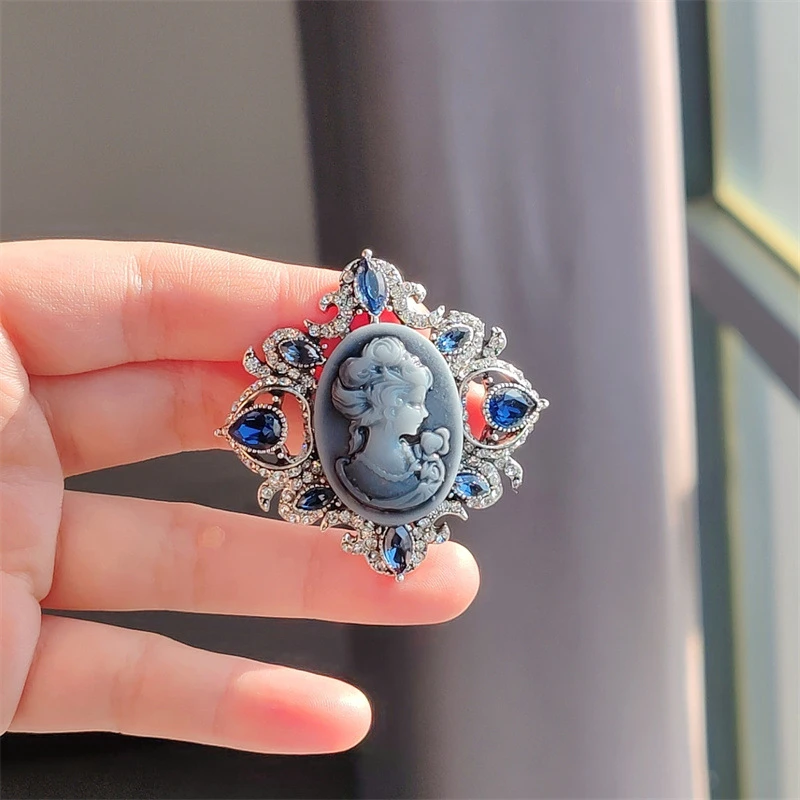 Retro fashion Europe and the United States popular women's brooch Beauty head brooch high-grade rhine-diamond brooch relief styl