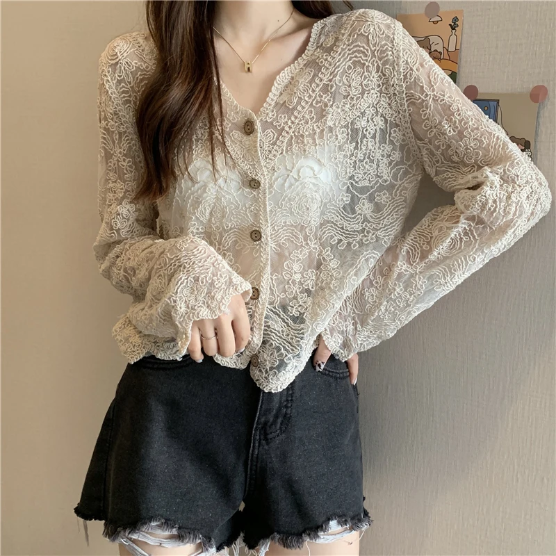 Koreanisches Netz aushöhlen Hemd Frauen Spitze Sonnencreme Sommer lose süße Strickjacke einreihige schicke hübsche Stil Blusen