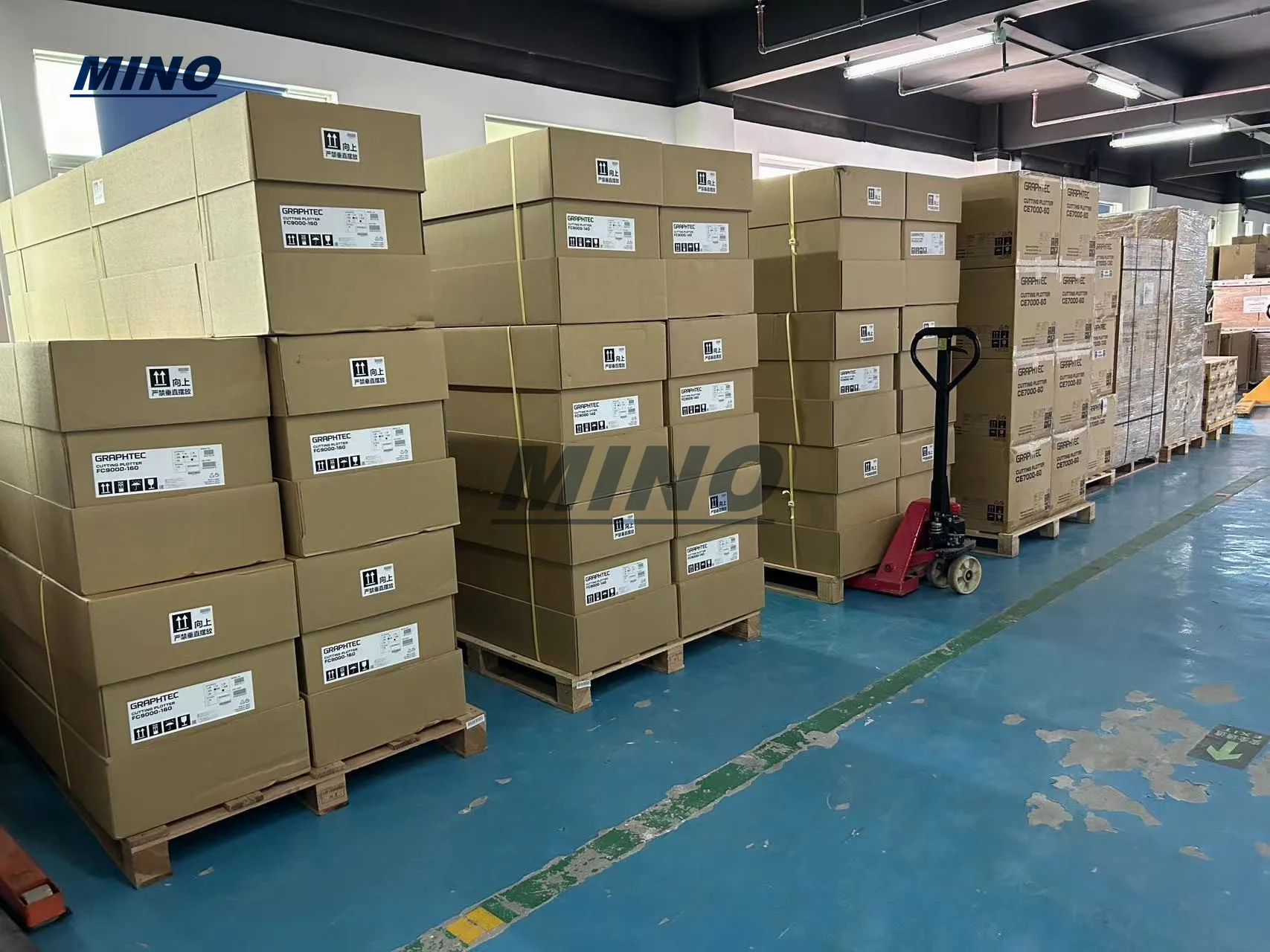 ماكينة قطع الراسمة الأصلية Graphtec FC9000-160 عالية الإنتاجية مع Baskest