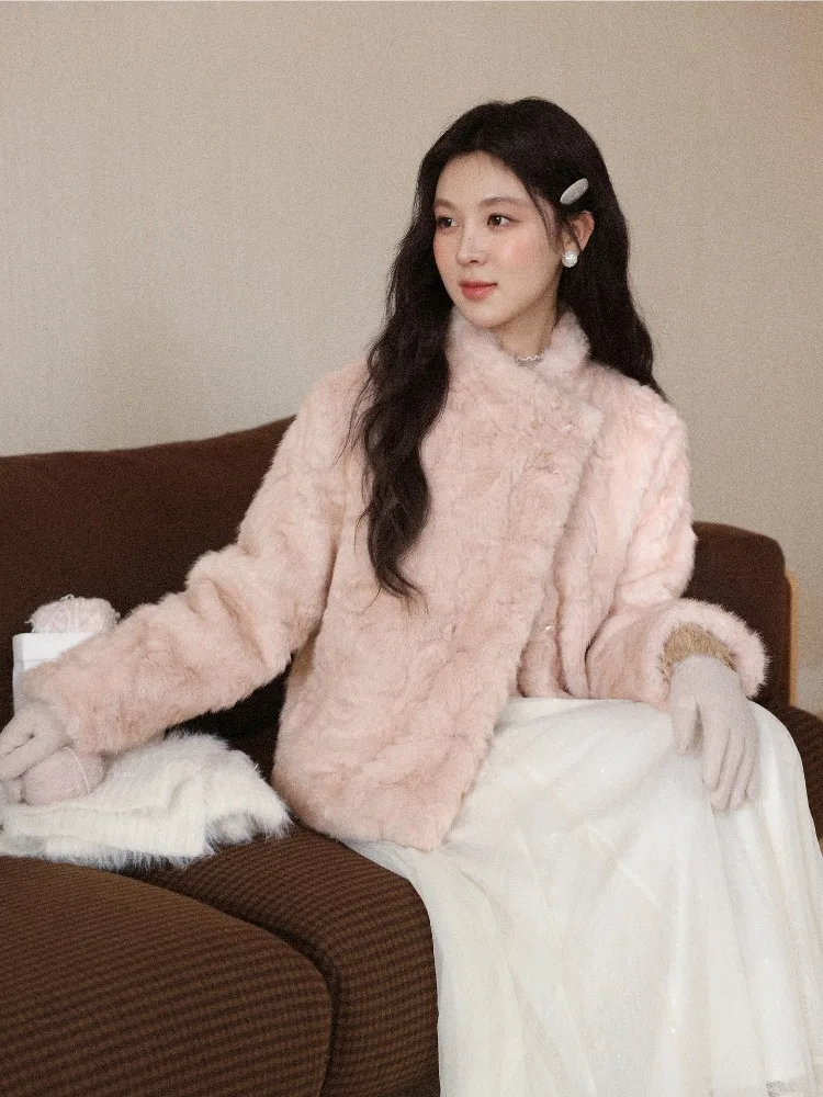 ALXNAN سترة الوردي النساء 2025 خريف شتاء دافئ الحلو على شكل قلب زر معطف قصير فو شيربا ملابس خارجية الإناث QJD00663