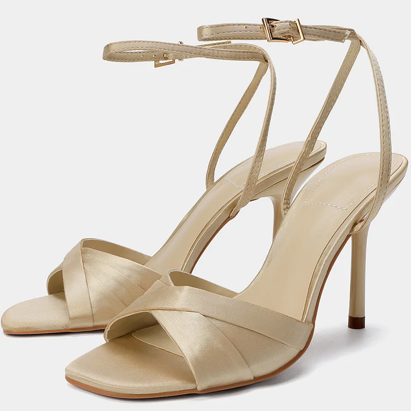 

Размеры 35-42. Новые женские босоножки на шпильке с открытым носком и перекрестными ремешками, лето 2026.