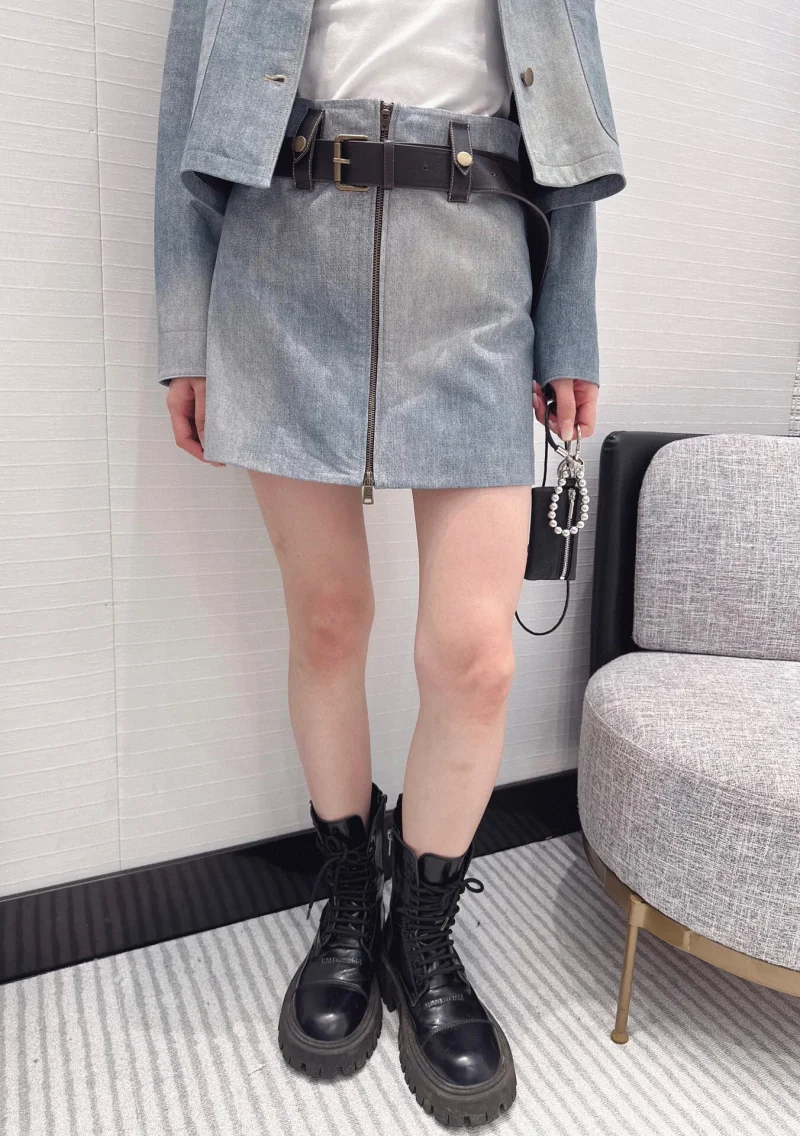 Motorcycle style women's skirt, fashionable and exquisite, high-end retro denim denim denim leather belt, mini skirt