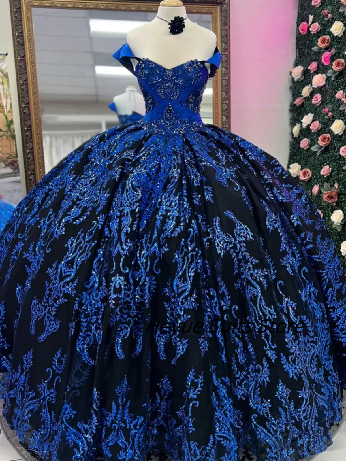 Robe De Quinceanera De luxe personnalisée, bleu Royal scintillant, épaules dénudées, paillettes appliquées, robes De princesse De bal
