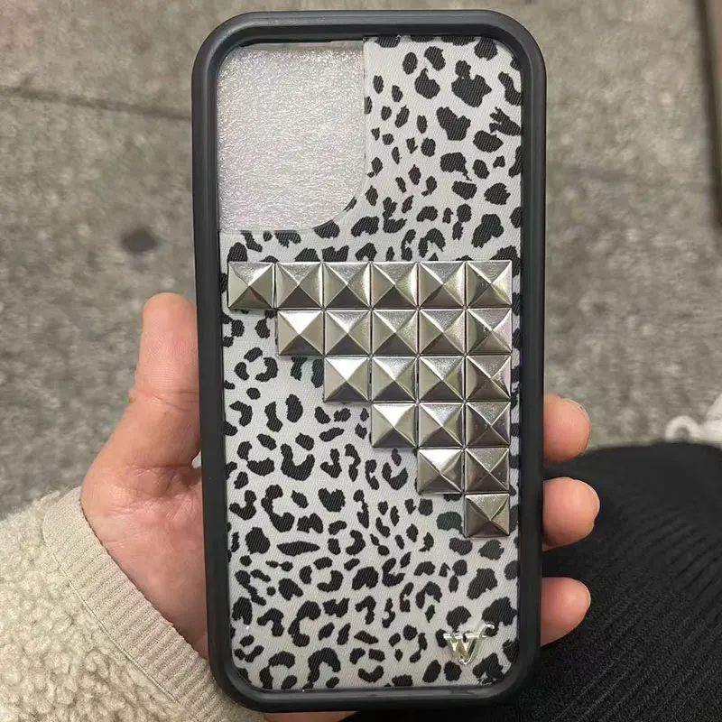 

Wildflower Luxury 3D silver solid rivet leopard Phone Case For iPhone 15 17 16 12 13 14 Pro Max Plus flower rivet wf Cover﻿﻿﻿﻿﻿