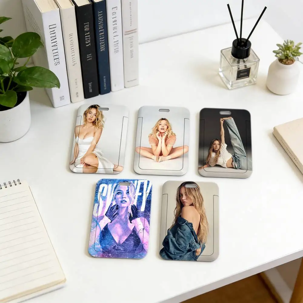 

Мягкий шнурок для шеи Sydney S-Sweeney с пластиковым чехлом для ID-карты, легкий держатель для рабочего пропуска сотрудника, прочный чехол для бейджа.