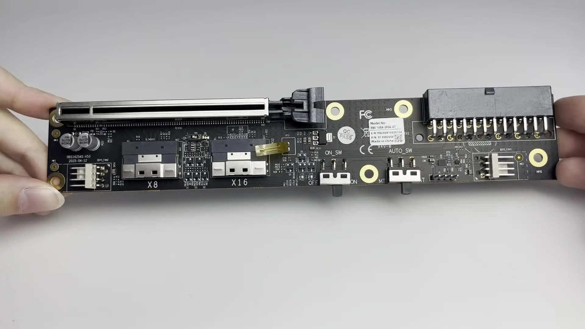 PCIe 4.0 x16 Oculink GPUドック ライザー ケーブル