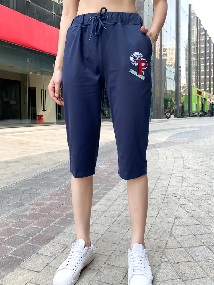 กางเกงกีฬาไซส์ใหญ่สำหรับผู้หญิง ฤดูร้อน ผ้าบาง ยืดหยุ่น ทรงหลวม 7 ส่วน กางเกงวิ่ง กางเกงลำลอง ทรงหลวม สไตล์สตรีท ผ้าฝ้าย...