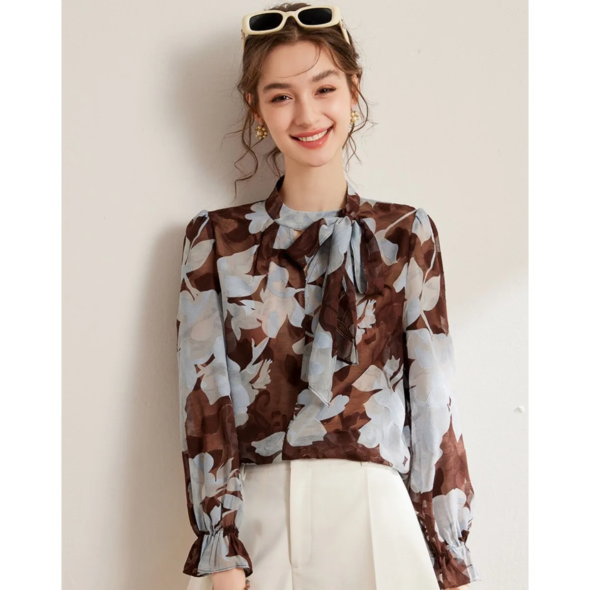 LOUIS YAO Nuova camicia da donna cava con fiore taglio elegante 2025 Camicia top pullover a maniche lunghe con colletto in piedi moda primaverile