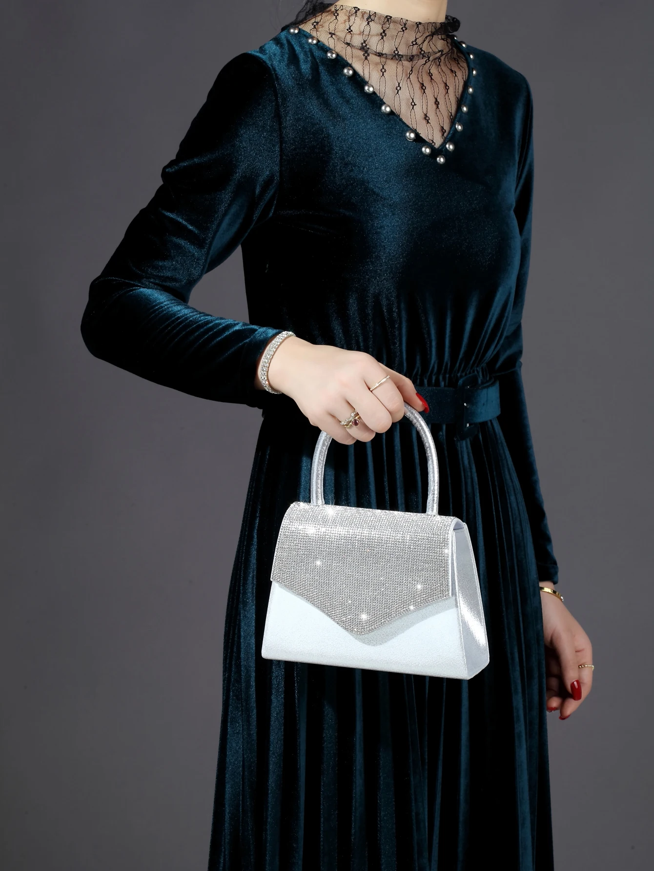 Shiny and charming wedding bag, evening bag, luxurious, exquisite, fashionable and elegant handbag, envelope bag