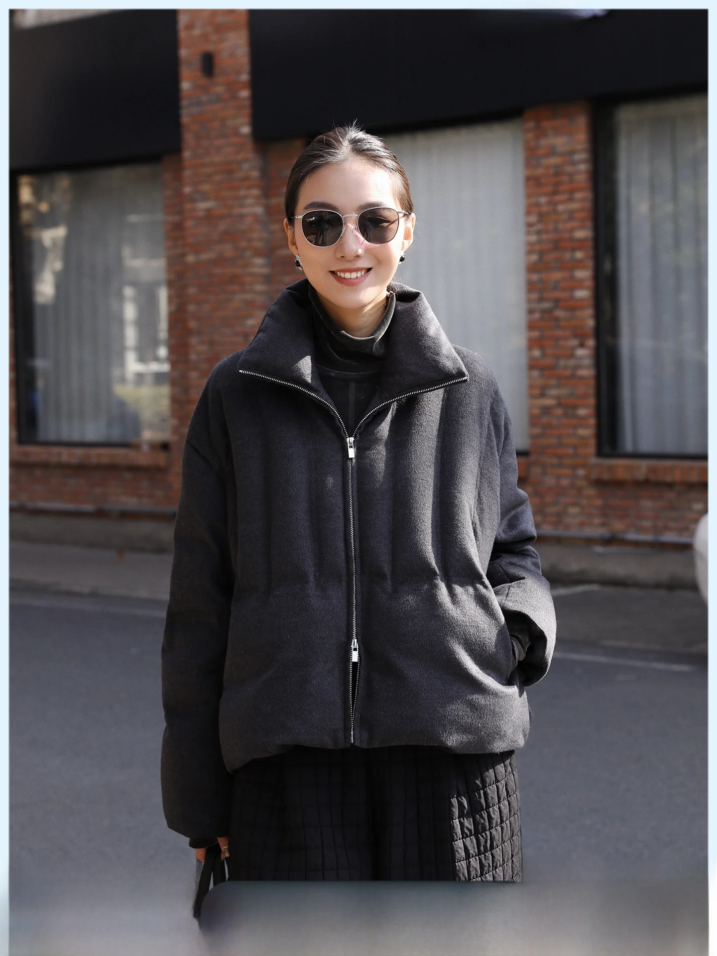 

Стильная темно-серая женская зимняя куртка из утиного пуха свободного кроя, укороченная, теплая, повседневная, модная, с тисненым узором, без воротника, на молнии