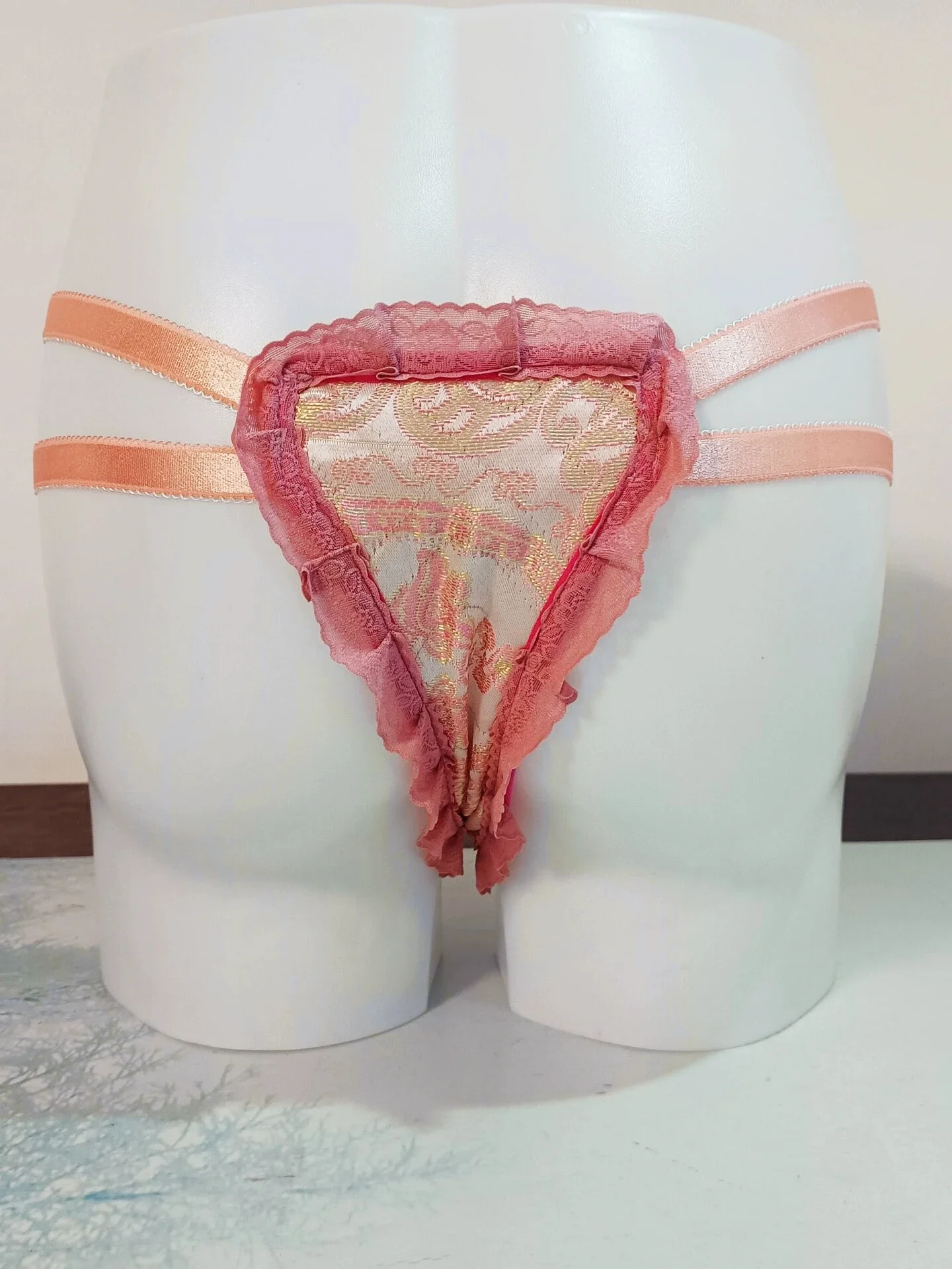 Braguitas de hombre hechas a mano con dobladillo de encaje floral y sedoso