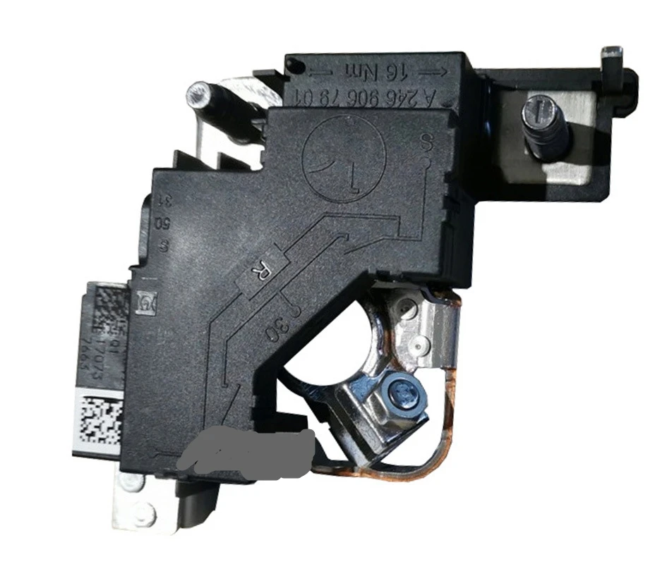 2469067901 is suitable for M-erce-des-Benz GLA CLA C180C200 E200E260 battery current limiter positive circuit breaker protector