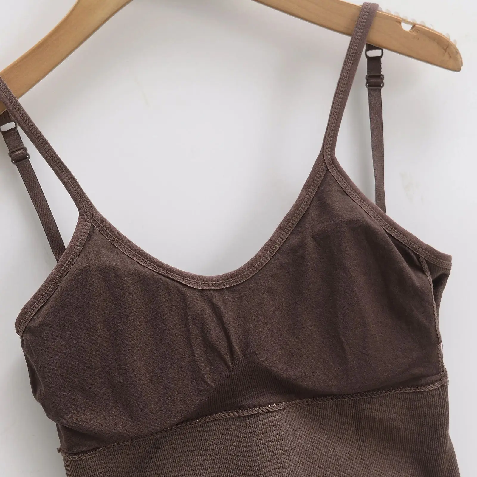 4 kolory 2025 Sexy With Pad Rib Knitting Cotton Camisole Camis Women Summer Yoga Bra Base Tank Tops Girl Slim Crop Top brown