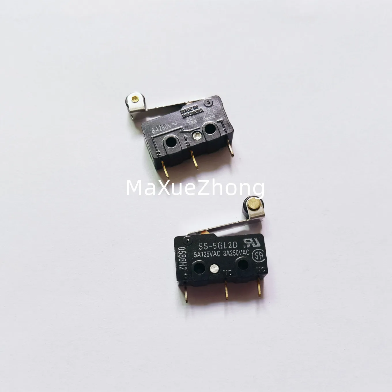 Original new 100% SS-5GL2D miniature limited micro switch 5A125VAC with ball swing rod 5A125VAC 3A250VAC