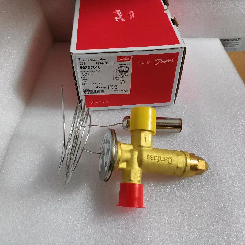High Quality New Air Conditioning Parts Bus 067N7018 Thermostat Replacement OE 4FCYBOCK 8 * 8 * 8 Size Online Service