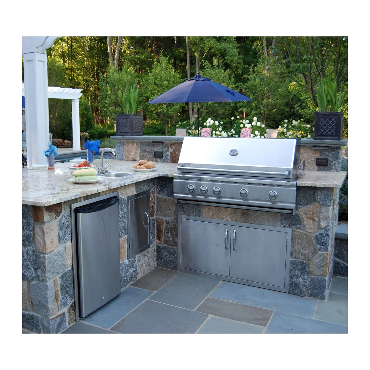 Outdoor Kitchen with 4 Burner BBQ Gas Grill Stone Veneer Framed Outdoor Kitchen