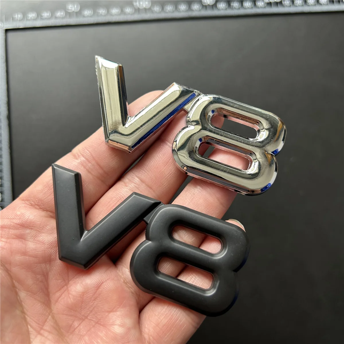 V8 Emblem 3D Metal Sticker Badge Fender V8 Racing Emblem Black Auto For Universal Cars motorcycle