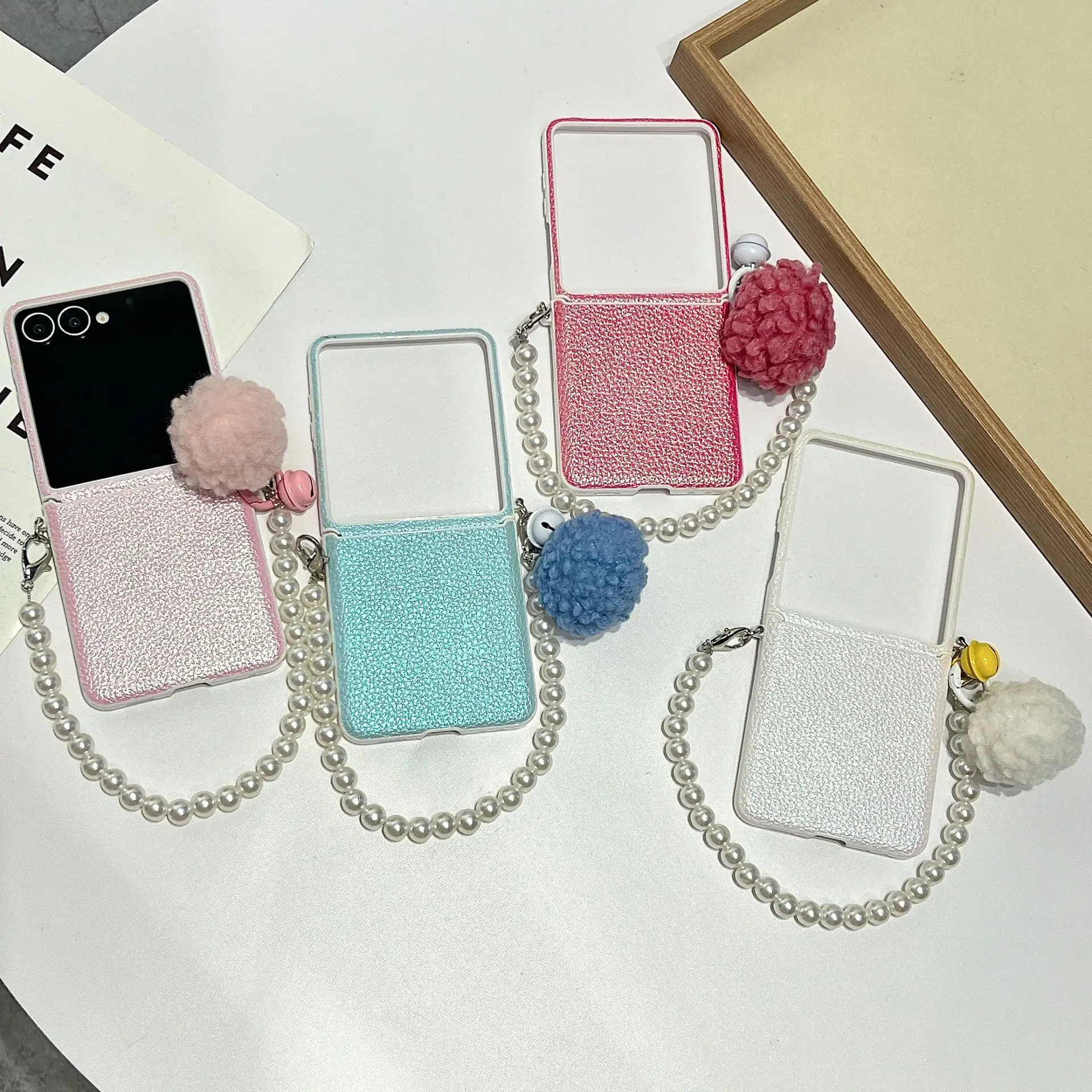 

Plush Ball Pearl Lanyard Phone Case For Samsung Galaxy Z Flip 7 6 5 4 Protective Back Cover For ZFlip5 ZFlip6 ZFlip7 Case Shell