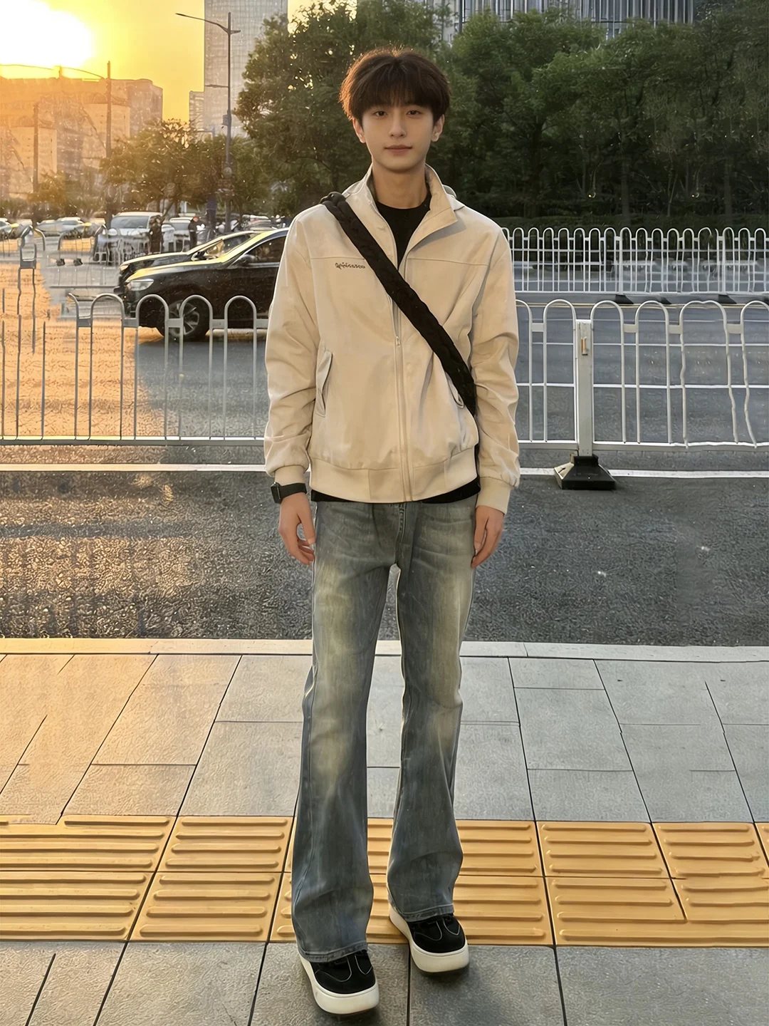 

Retro Blue Men's Bell Bot Jeans High Waist Straight Fit Slimming American Sle Spring Clean Fit Jeans Youth Zipper Closure