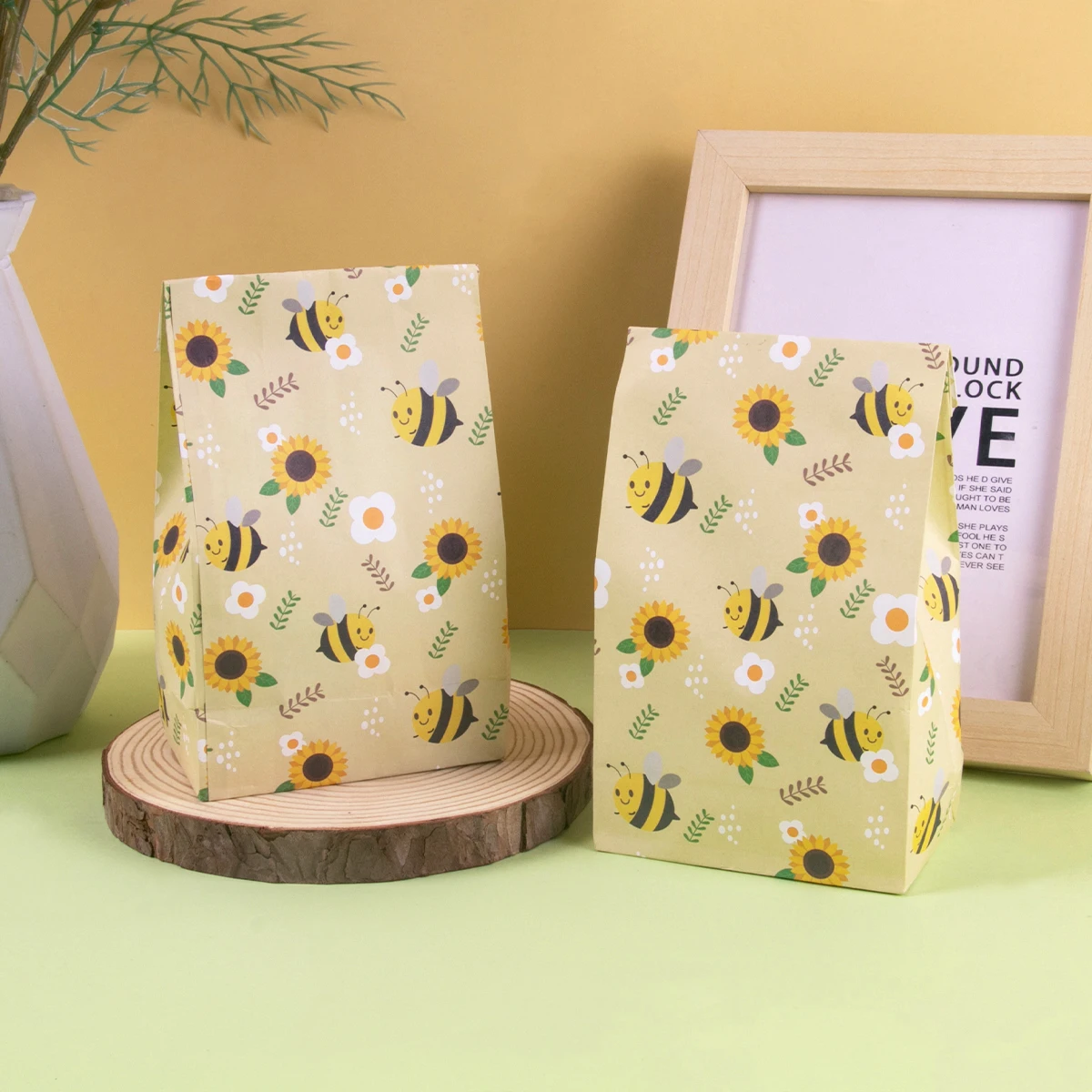 10/20pcs Little Bee Paper Gift Bags Honey Bee Pattern Candy Cookie Packaging Box Kid Bee Birthday Party Baby Shower Party Favors