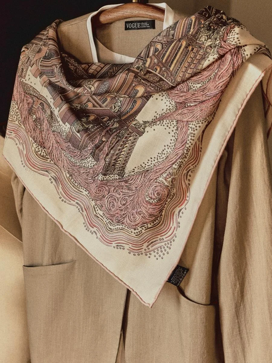 Echarpe-en-soie-et-laine-pour-femme-automne-hiver-pour-piece-climatisee-cache-epaules-vetement-d'exterieur-double-usage-style-old-money-90-cm-carre