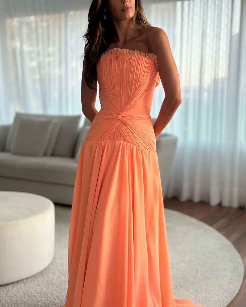 フォーティ ミニマリストデザイン プリーツドレス |   ストラップレス、ノースリーブ、流れるようなスカート、シーススタイルのガウン、フォーマルなイブニングバンケットドレス