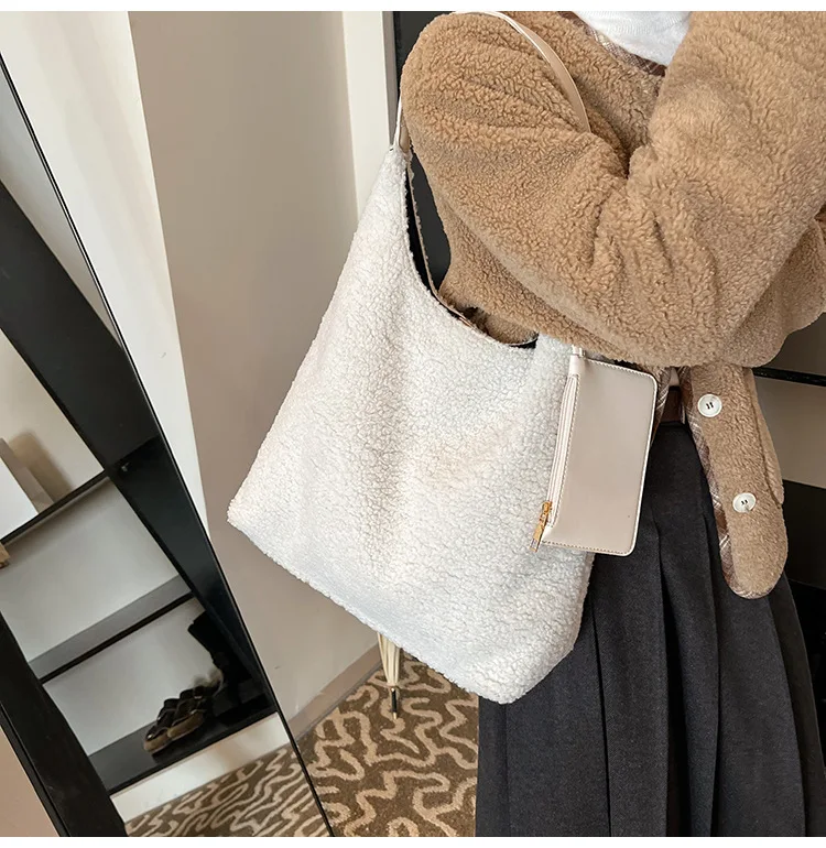 

Осень 2022, новая женская сумка в корейском стиле — пушистая плюшевая текстура, стильная повседневная сумка подмышками большой вместимости
