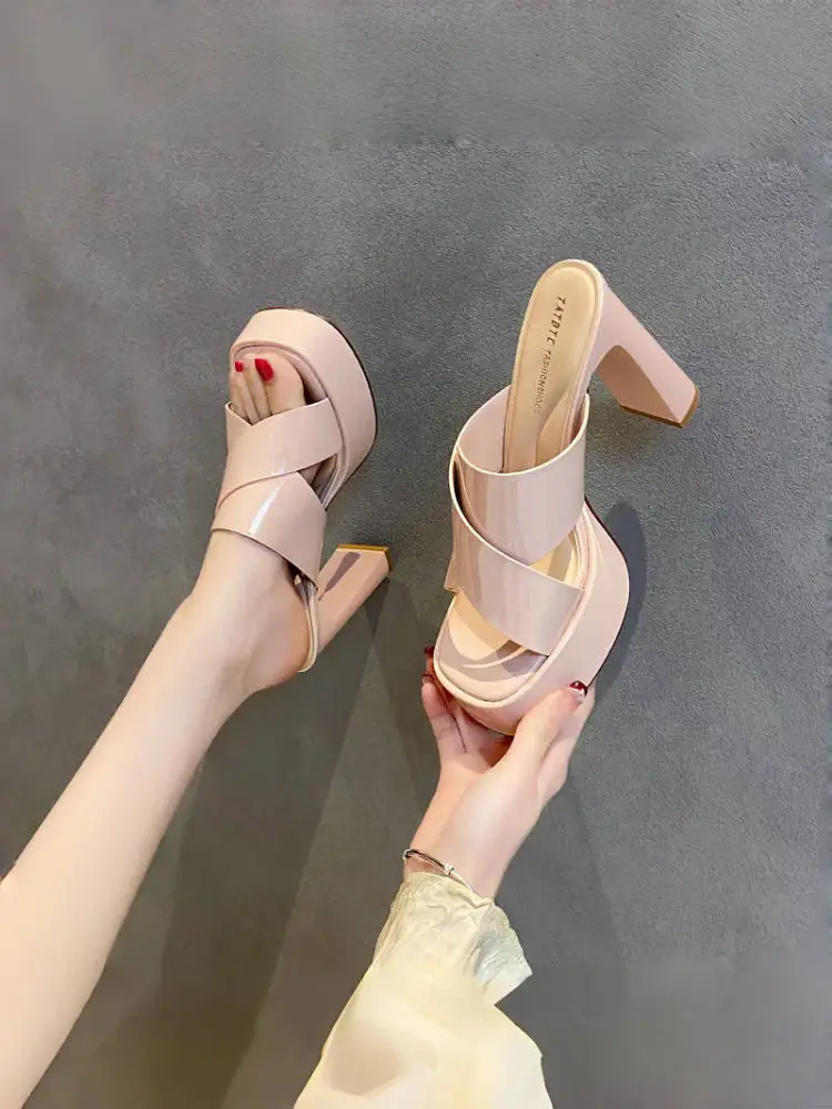 スリッパ女性の夏の靴プラットフォームスクエアヒール高級スライドパントフルヒールミュールブロックデザイナー-2025-高パテントレザー