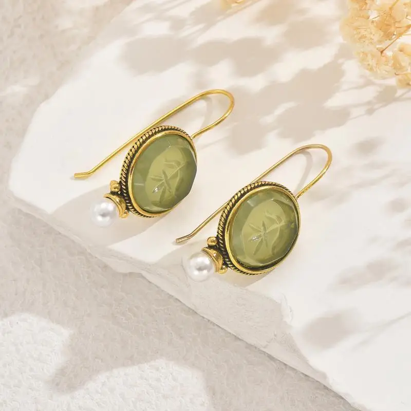 Retro-style Relief Artificial Gemstone Combined With Imitation Pearl Drop Earrings For Ladies, Suitable For Daily Party Wear
