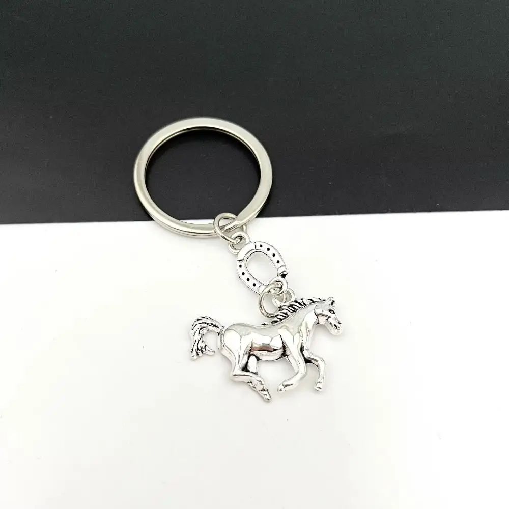Metal Keychain Western Cowboy Keychain Vintage Style Casual Style Horse Shoe Keychain Personal Accessories Creative Design