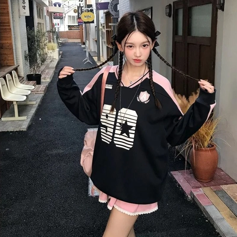 سترة أمريكية ريترو برقبة على شكل حرف v بلوفرات متباينة سترة كبيرة الحجم للسيدات بأكمام طويلة ملابس رياضية ربيعية لعام 2025 ملابس خروج #6