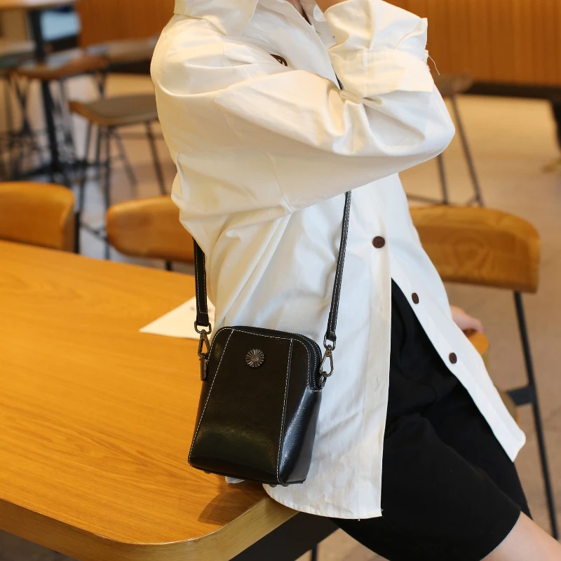 

Women's Small Phone Bag Shoulder Purse Oil Wax Cowhide Leather Messenger Bag Ladies Casual Crossbody Versatile Portable Bag