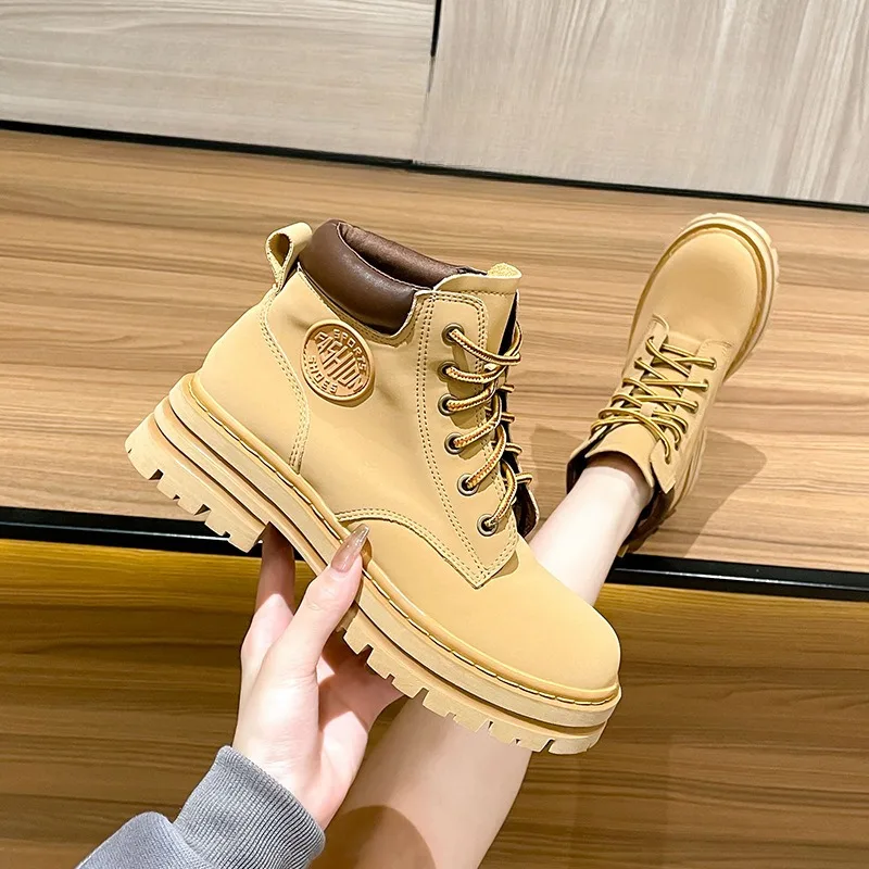 

Thick soled British style women's boots 2025 winter new explosive retro locomotive autumn wear-resistant rhubarb ankle shoes