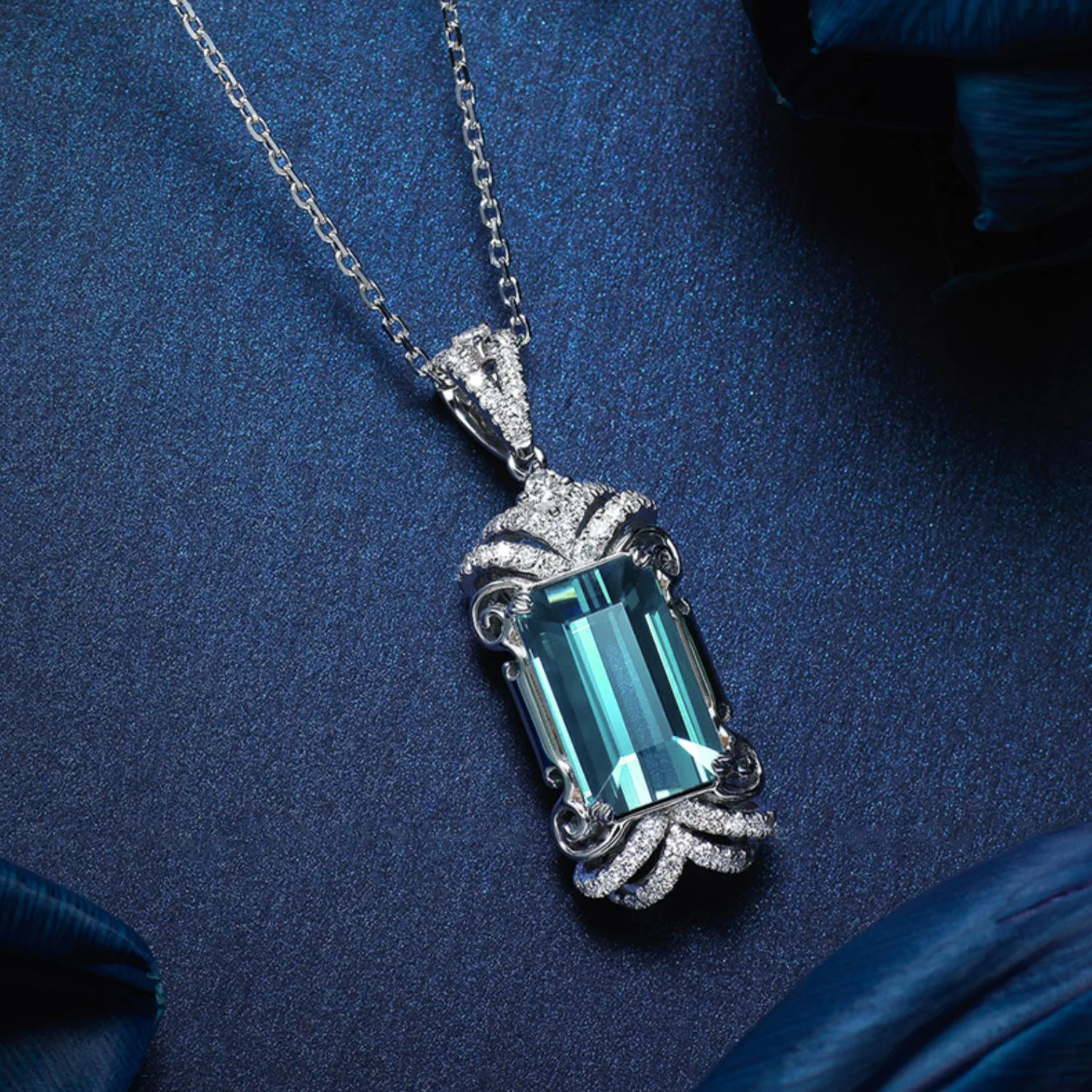 Luxury Imitated Lake Baikal London Blue Topaz Pendant Necklaces For Women Silver Color Necklace Vintage High Quality Jewelry