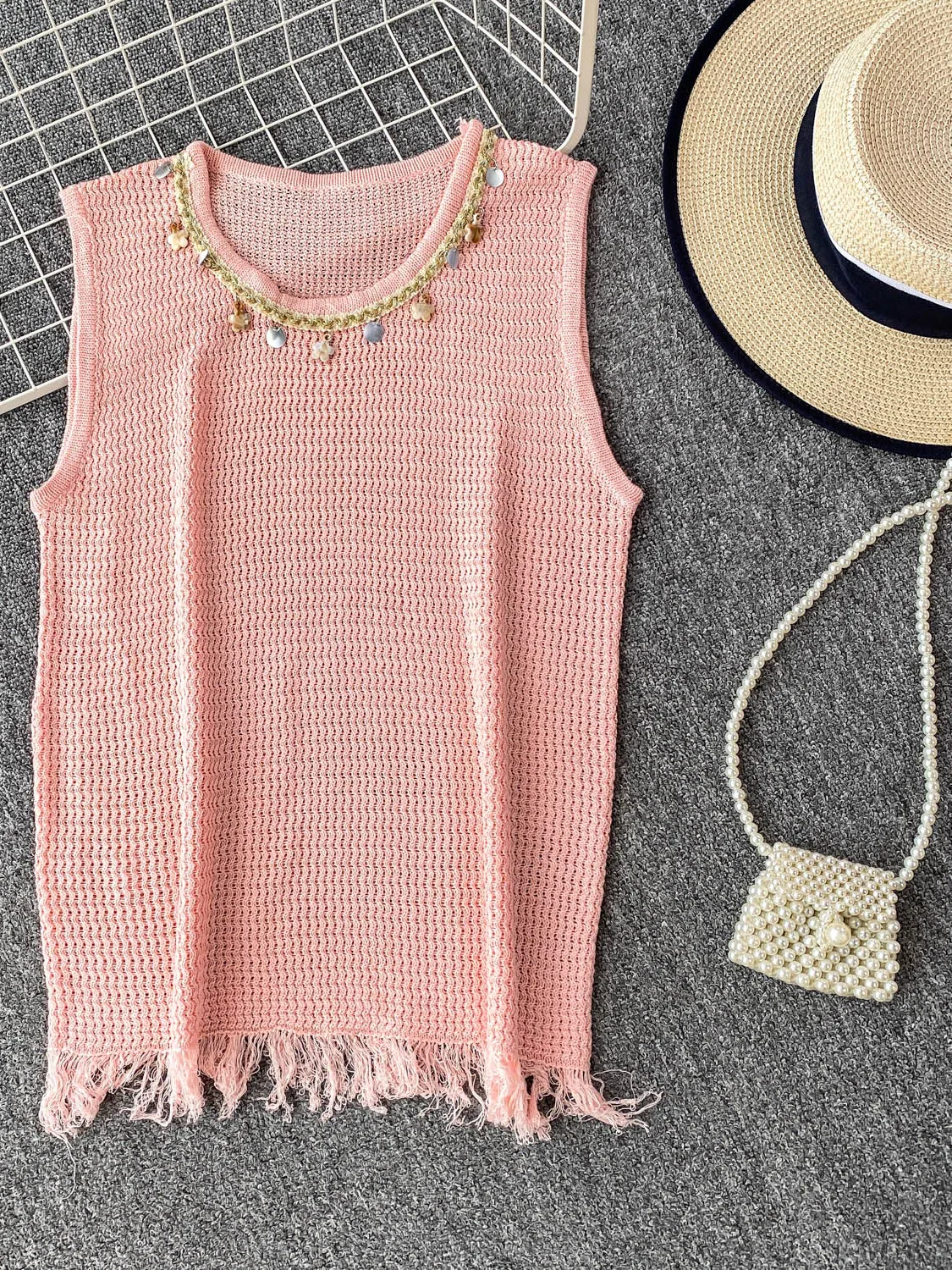 エレガントなニットフリンジベスト レディース 夏 ノースリーブ ラウンドネック ニットウェア トレンディなデザイン 通勤スタイル ルーズフィット ソリッドカラー