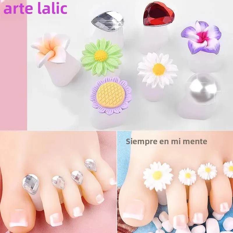 Separadores de dedos de silicona suave, 8 Uds., Margarita bonita en forma de corazón, decoración de uñas, cerraduras de punta con diamantes de imitación, herramientas de belleza para el cuidado de los pies de estilo japonés